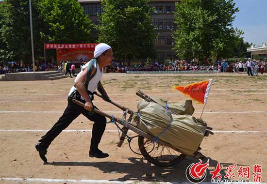 臨沂郯城舉辦首屆紅色運動會 擔(dān)架推車齊上陣