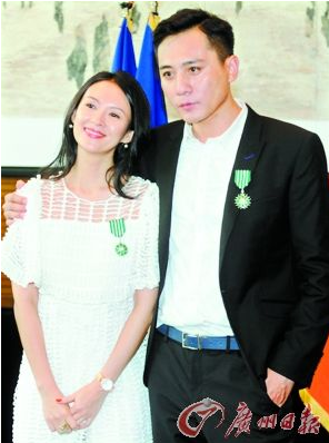章子怡劉燁同獲法騎士章小撒道賀“秀幸?！? /></a>
							<div   id=